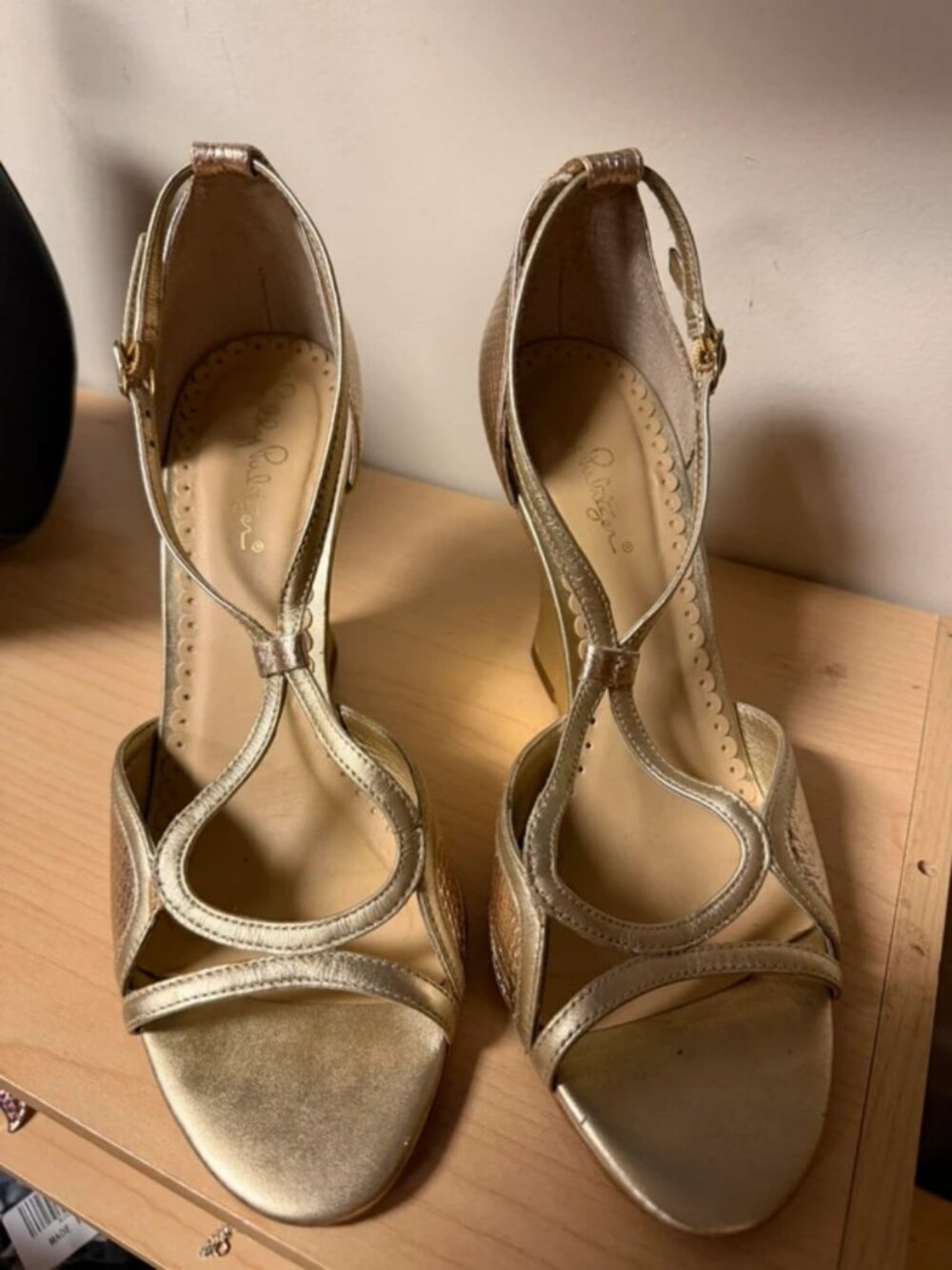 Lilly Pulitzer Metallic Gold T-Strap Wedge Sandals sz 9.5